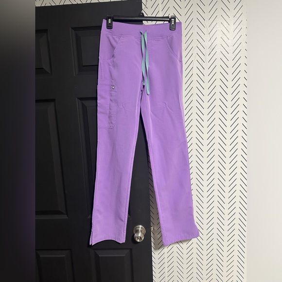 Figs Scrubs- Lilac Dawn - Picture 2 of 3